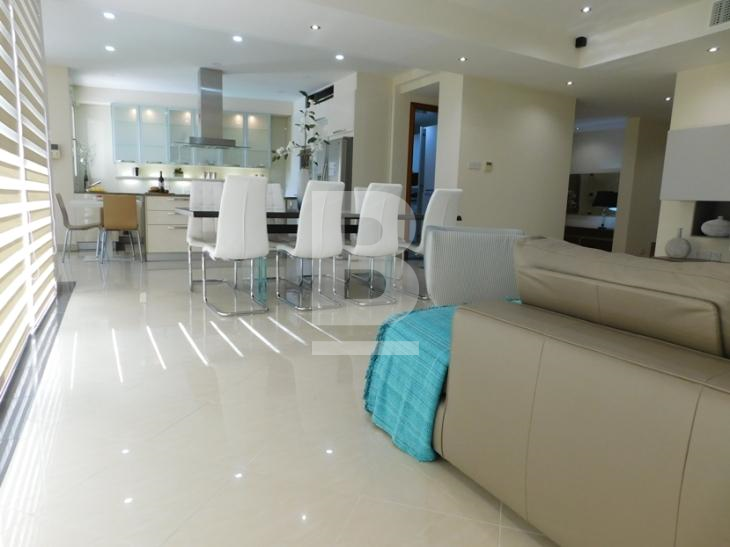 P_306278_Kitchen_&_Dining_from_L
