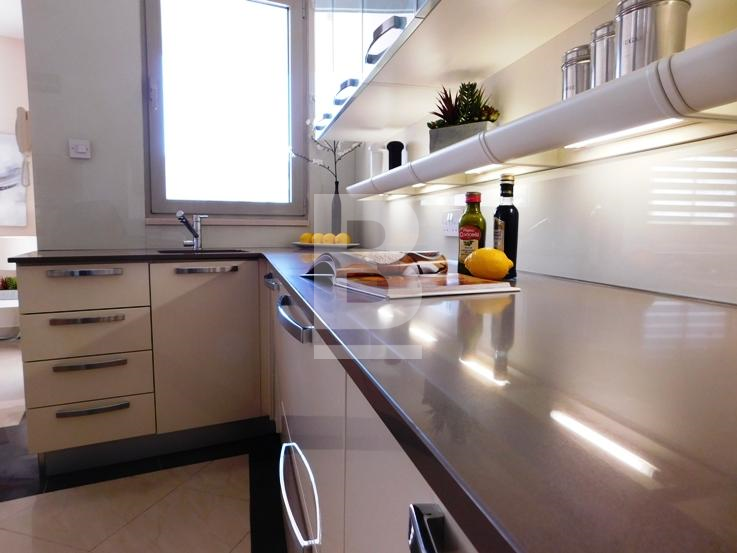 P_306278_Kitchen_Bench_towards_D