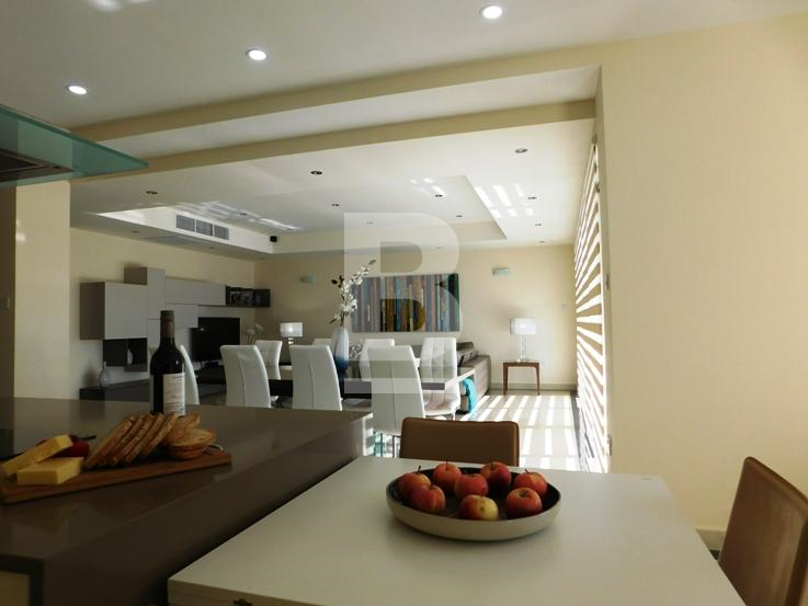 P_306278_Kitchen_View_to_Lounge_