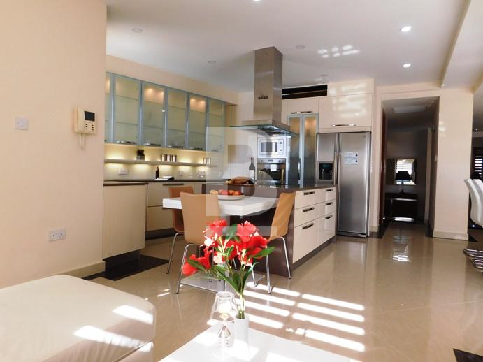 P_306278_Sitting_&_Meals_room_to