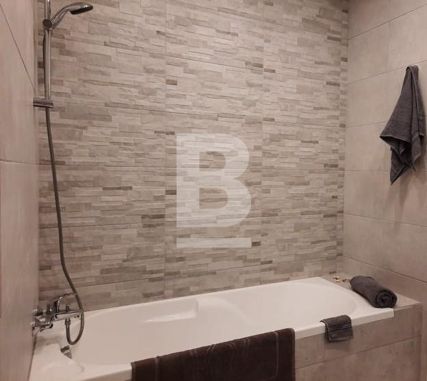 P_306324_Main_bath_flat_1.jpg