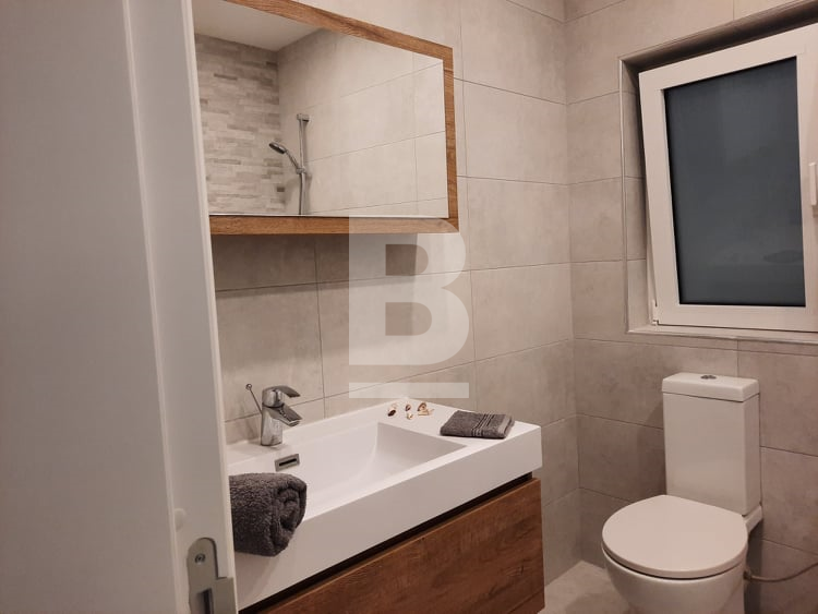 P_306329_main_bath_a_flat_2.jpg