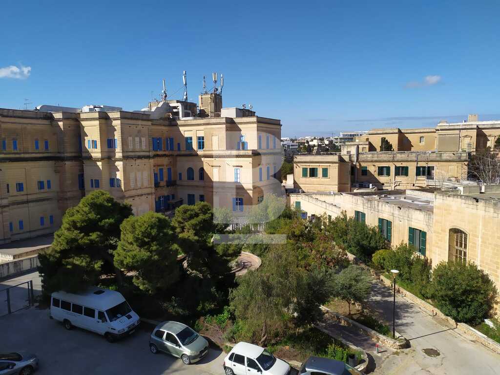 3 bed Apartment for rent - Image 1
