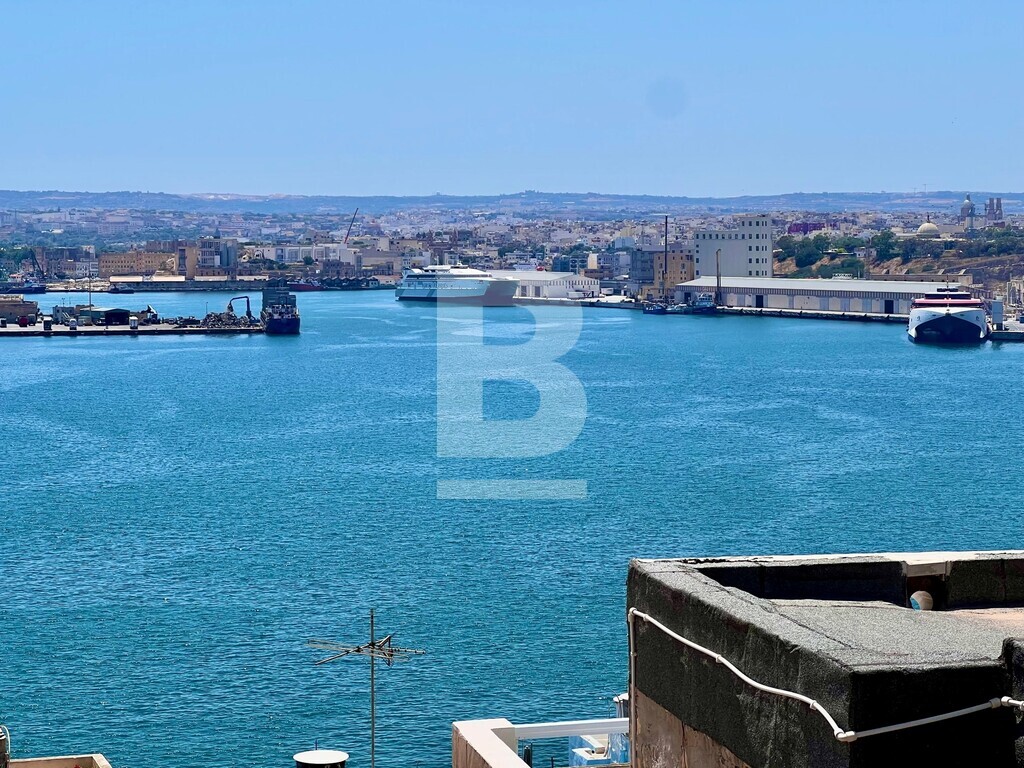 8 bed Houses of Character for Sale - Image 1