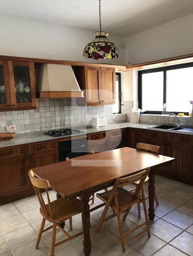 3 bed Maisonette for rent