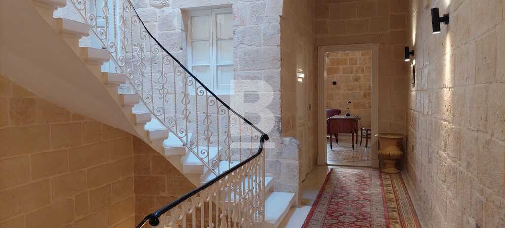 P_307849_CORRIDOR1.jpg