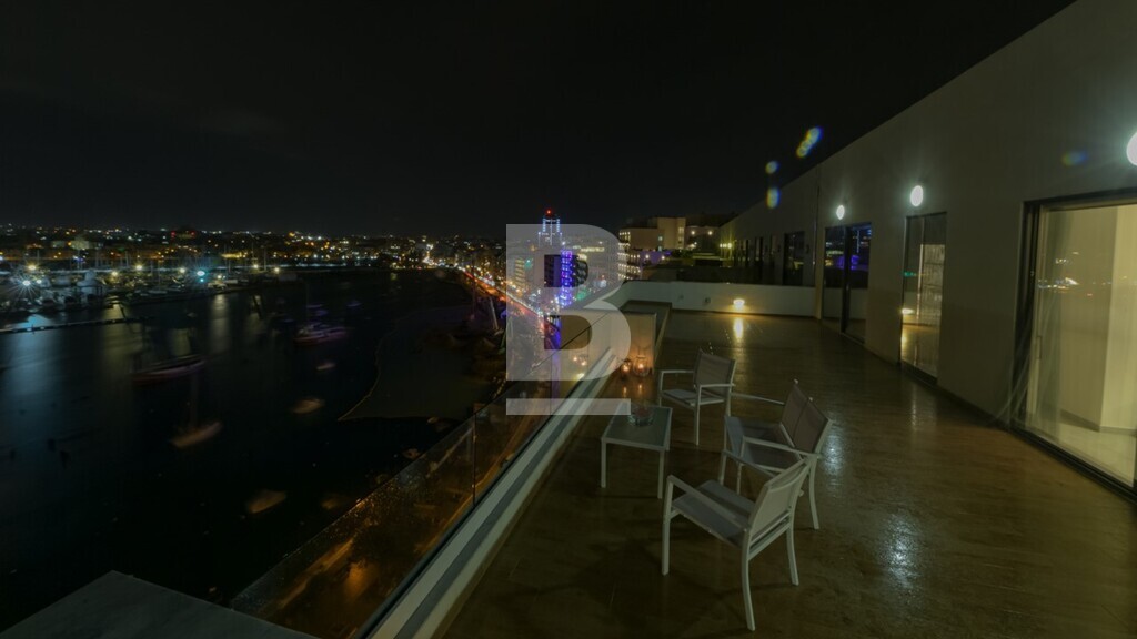 P_500147_6081_-_Front_Terrace_Ni