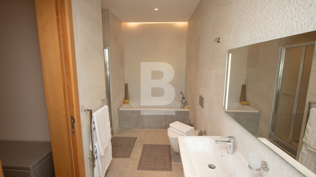 P_500157_7071_-_Back_Bedroom_Ens