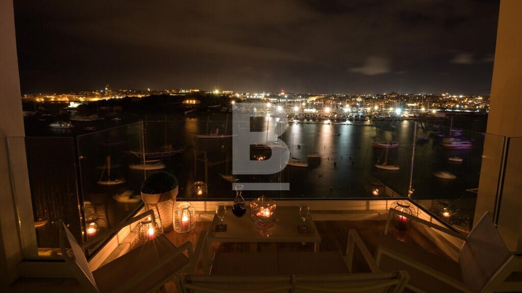 P_500157_7071_-_Front_Terrace_Ni