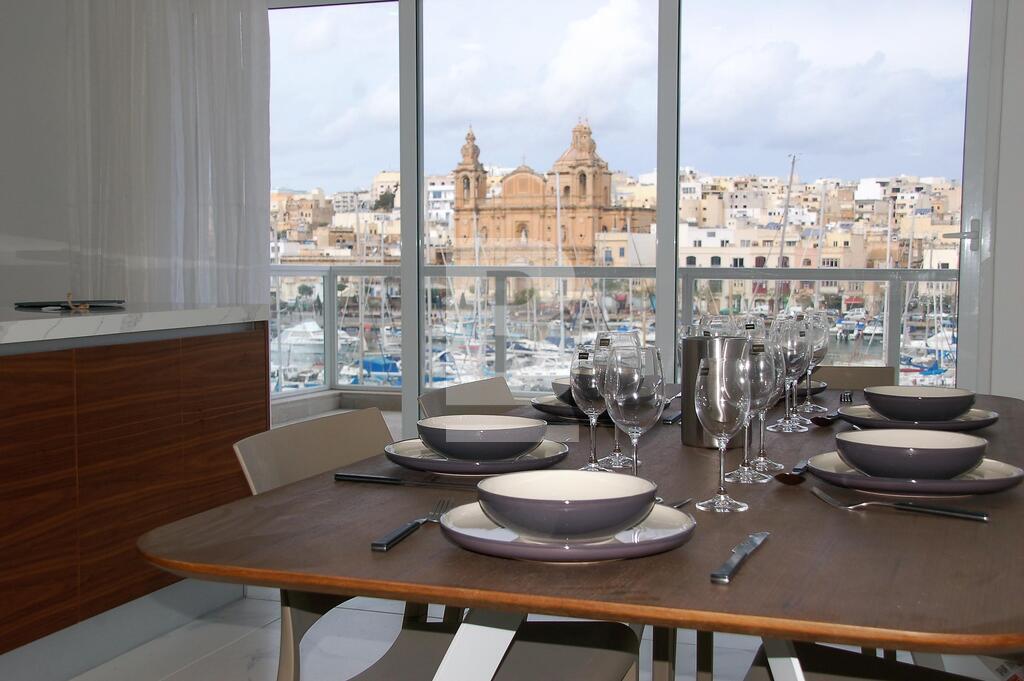 P_500215_View_From_Dining_Table.