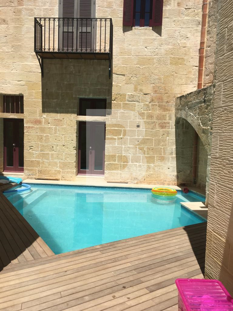 3 bed Houses of Character for rent - Image 1