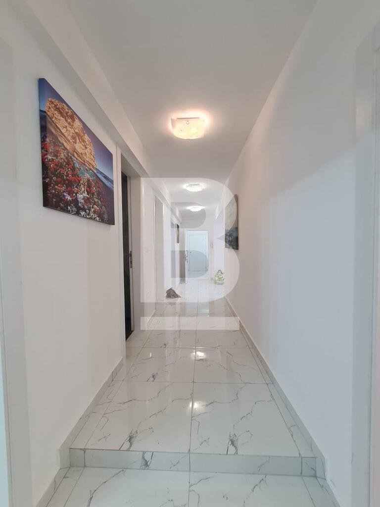 P_503843_Corridor.jpg