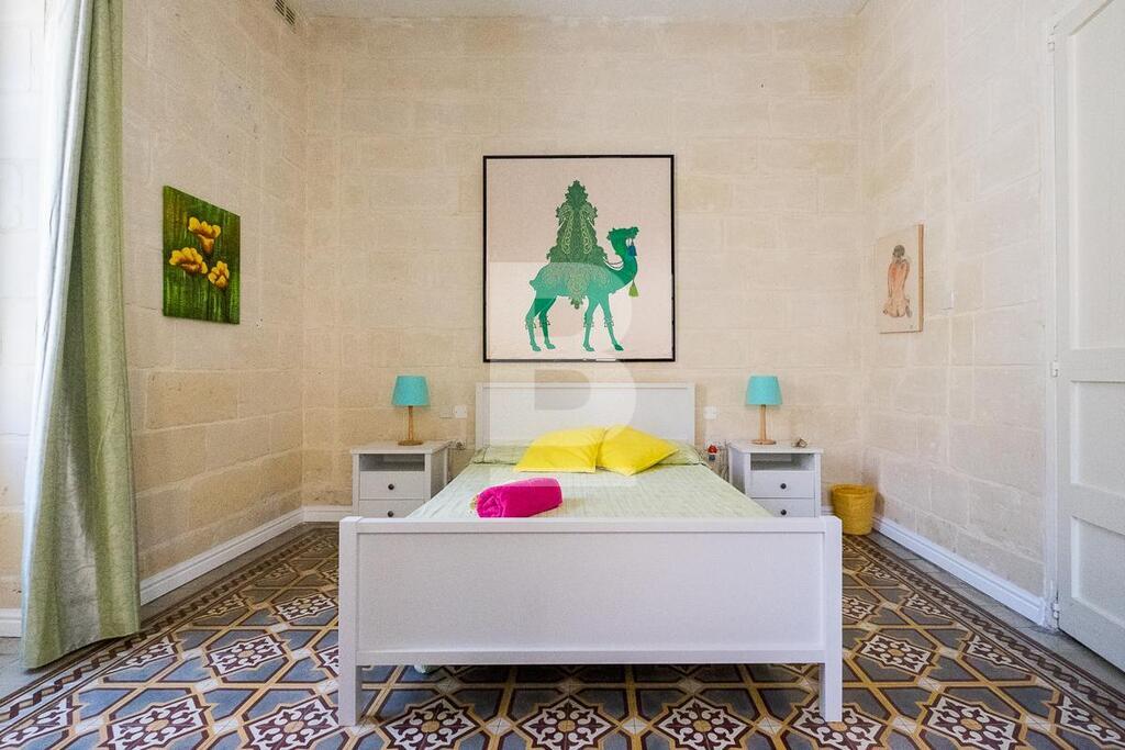 P_024145_downstairs_big_bed_1_(1