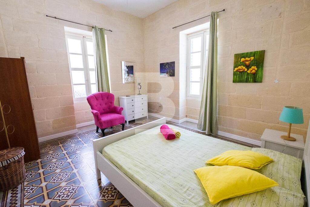 P_024145_downstairs_big_bed_2_(1