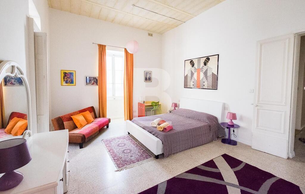 P_024145_upstairs_big_bed_2.jpg