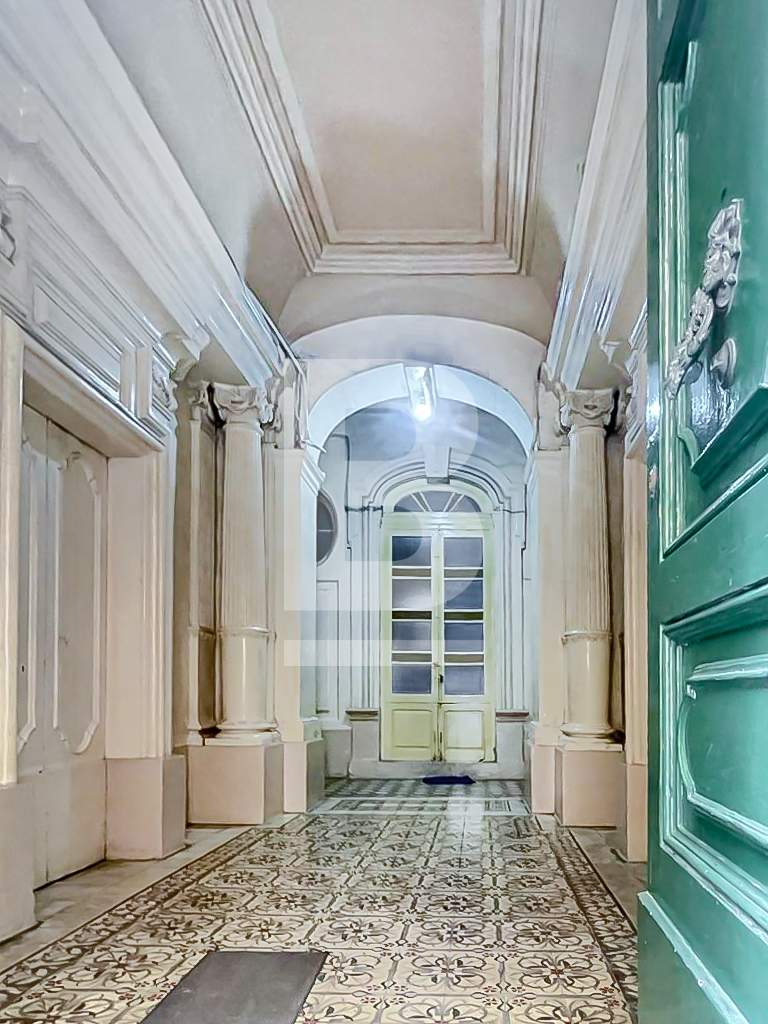30 bed Houses of Character for Sale - Image 1