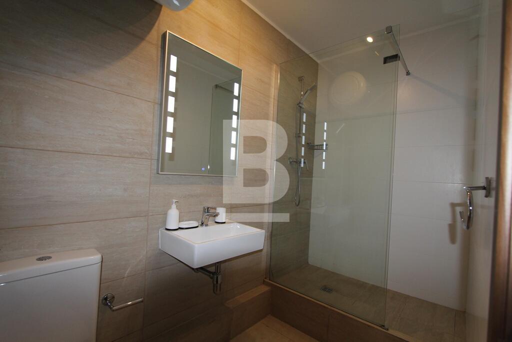 P_700804_IMG_9934_bathroom_1.JPG