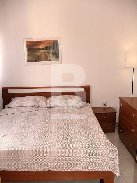 P_131326_Middle_1_-_Bedroom_-_Co