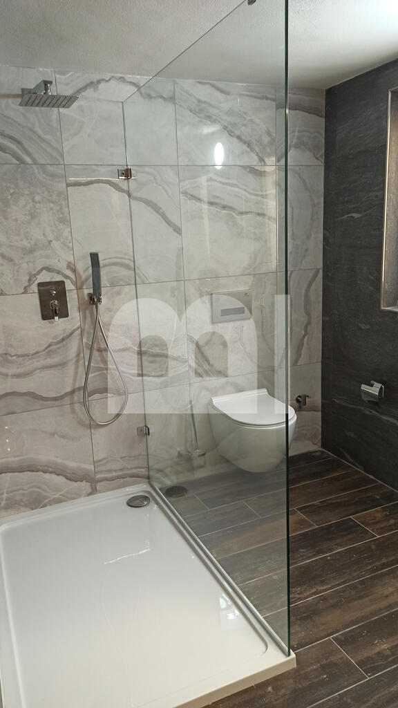 P_700848_26._Main_Bathroom_Showe