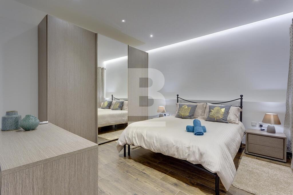 P_701195_Mark_T_-_Tax_Xbiex_006L