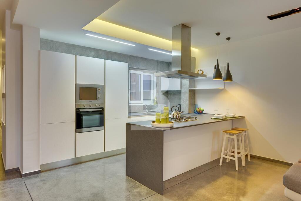 P_701195_Mark_T_-_Tax_Xbiex_011L