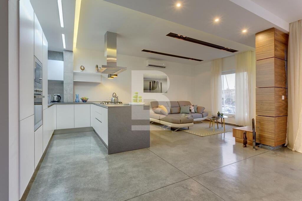 P_701195_Mark_T_-_Tax_Xbiex_013L