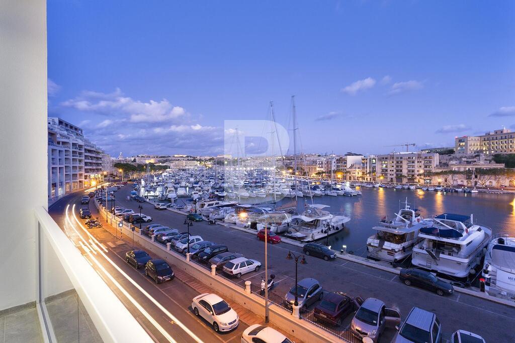 P_701195_Mark_T_-_Tax_Xbiex_015L