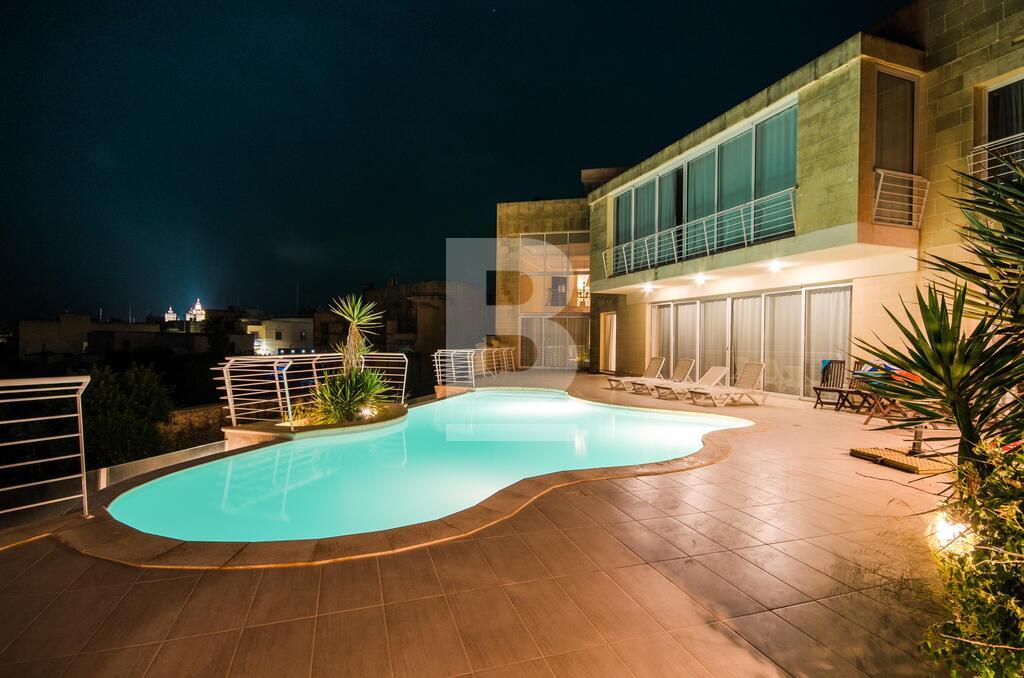 6 bed Houses of Character for rent