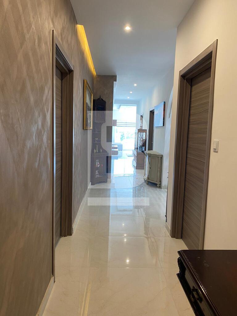 P_701388_corridor.jpg