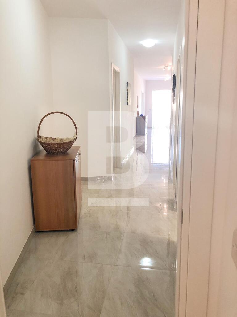 P_701633_corridor.jpg