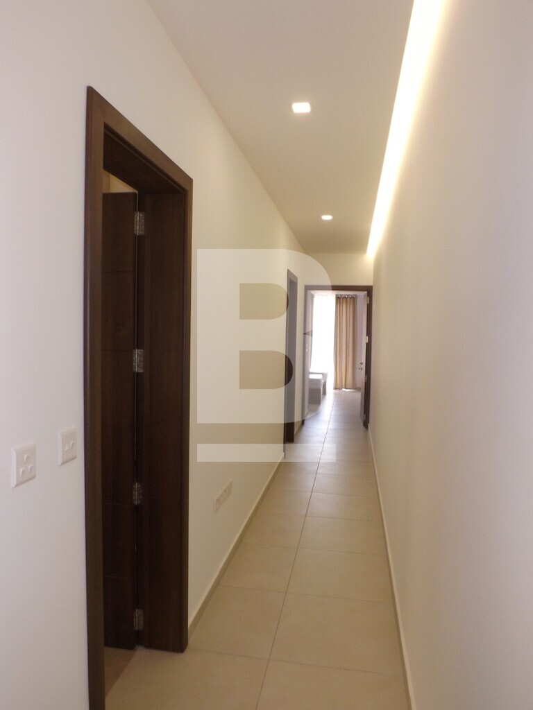 P_701662_corridor.jpg