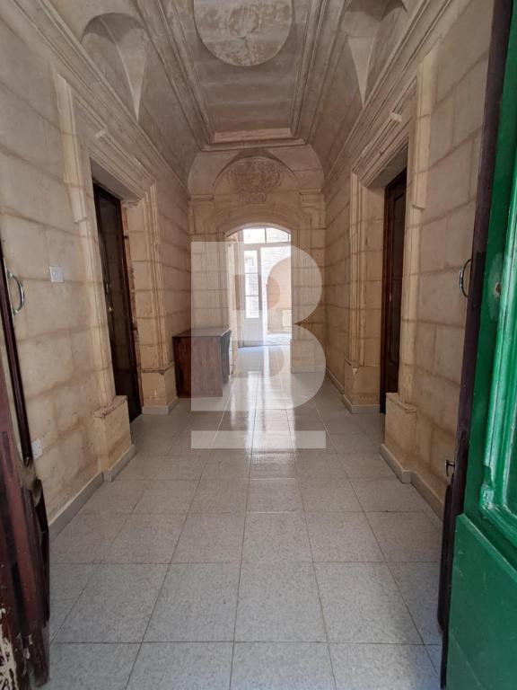 10 bed Accommodation for Sale - Image 1