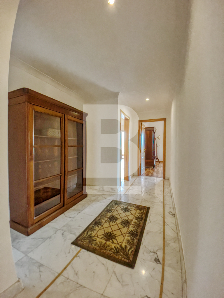 P_701811_CORRIDOR.JPG