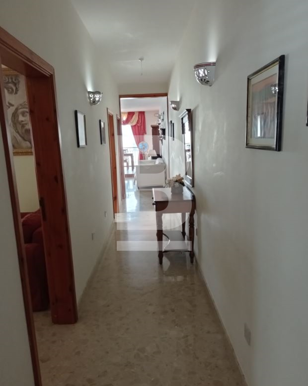 P_801369_corridor.JPG