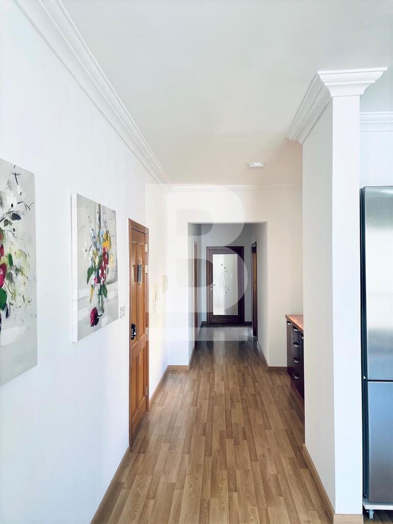 P_801774_corridor.jpg