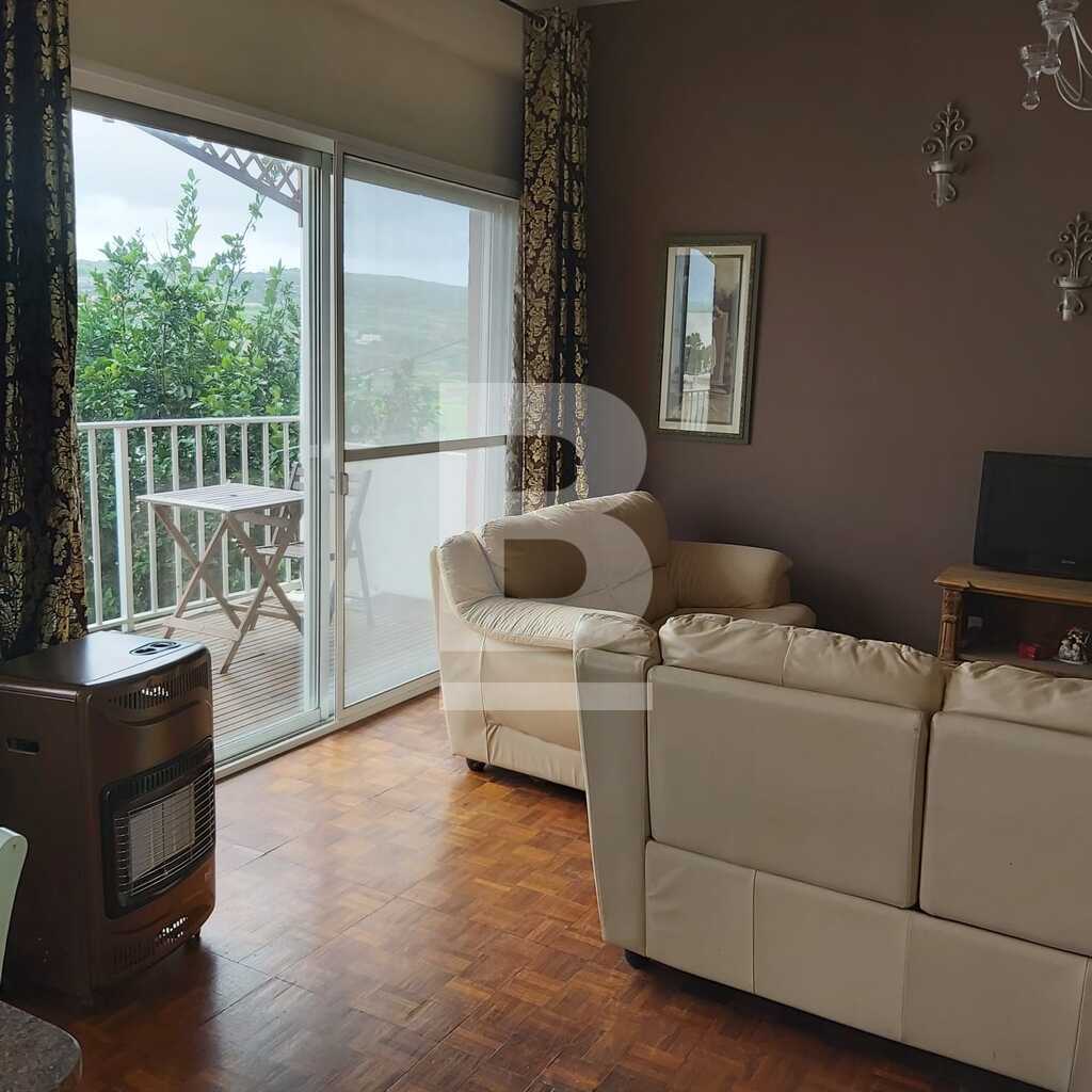 P_801876_living_room_and_terrace