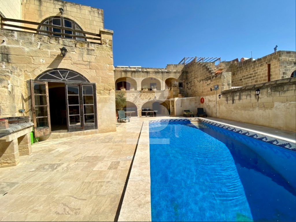 7 bed Houses of Character for Sale - Image 1