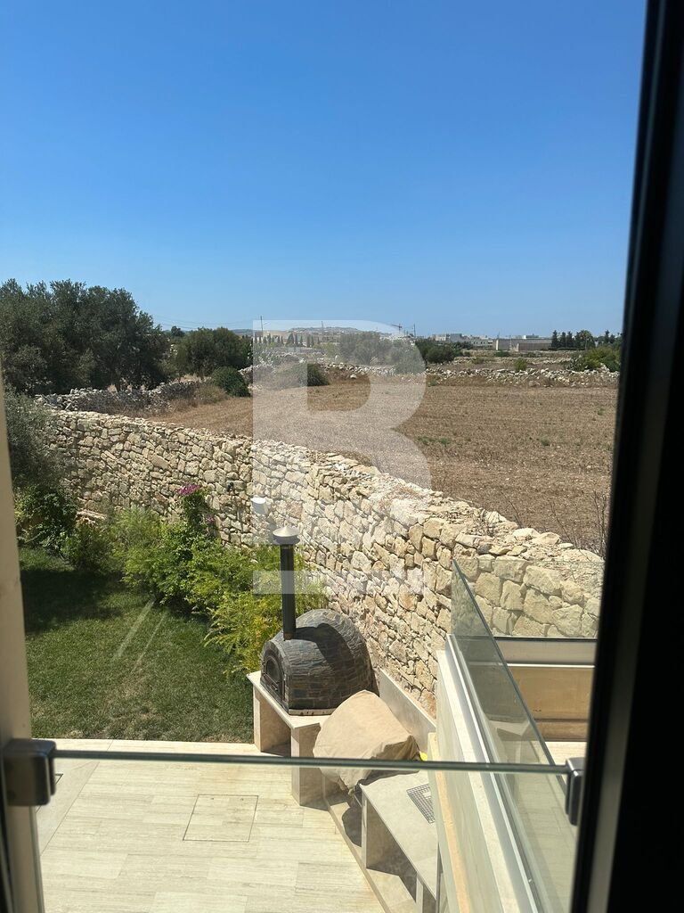 5 bed Villa for rent - Image 1