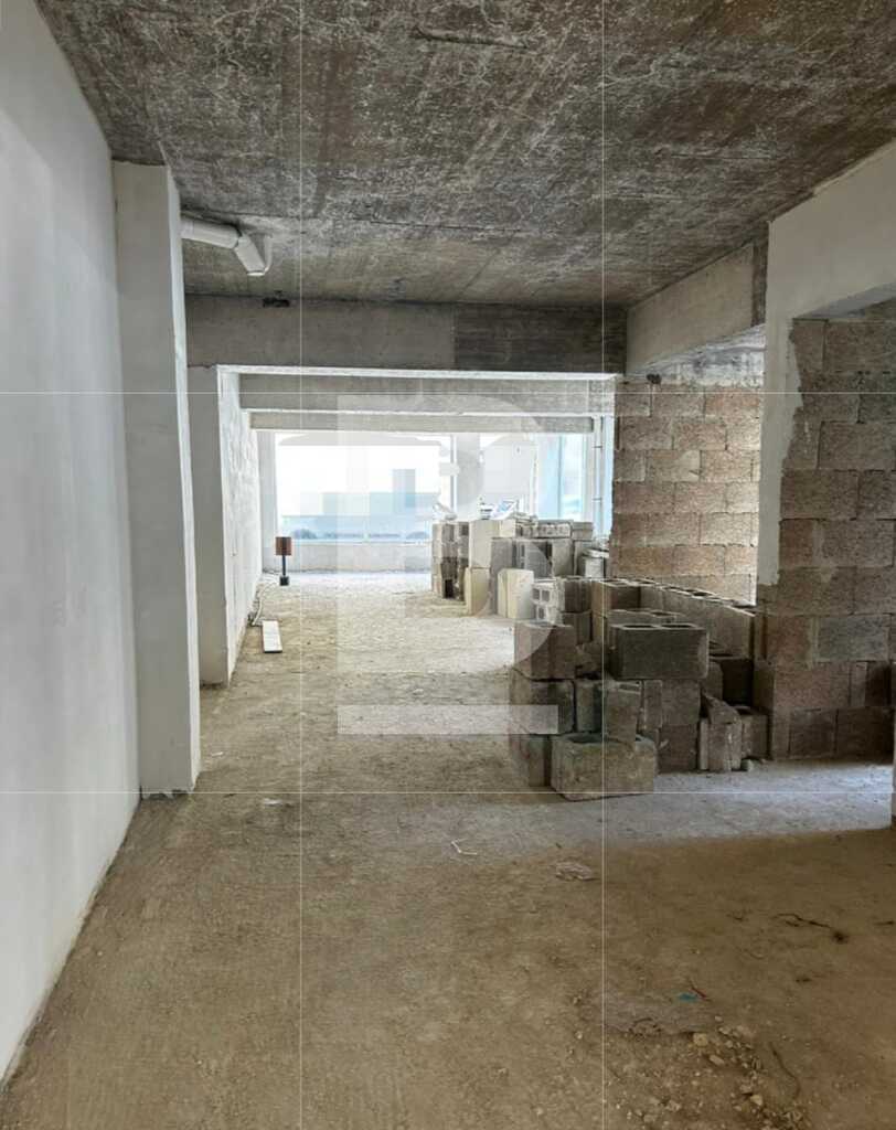 Independent Outlet for Sale - Image 1