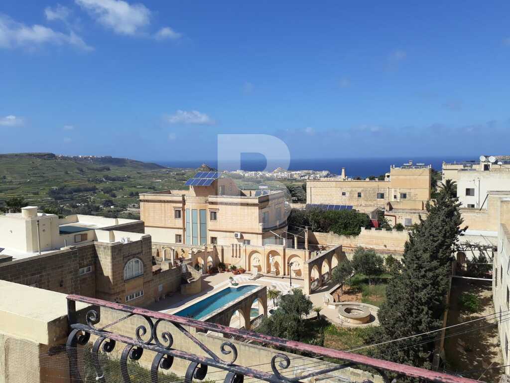 2 bed Penthouse for rent