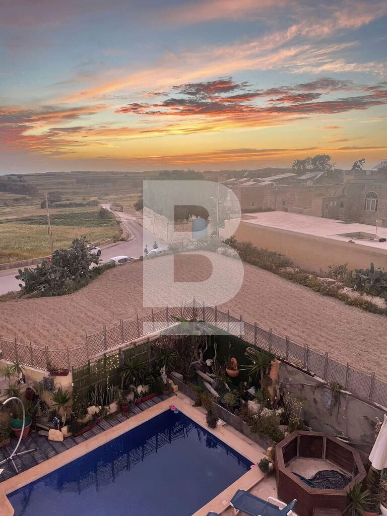 5 bed Apartment Block for rent