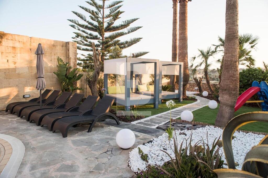 6 bed Houses of Character for Sale - Image 1