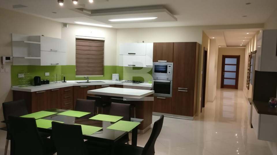 3 bed Apartment for rent - Image 1