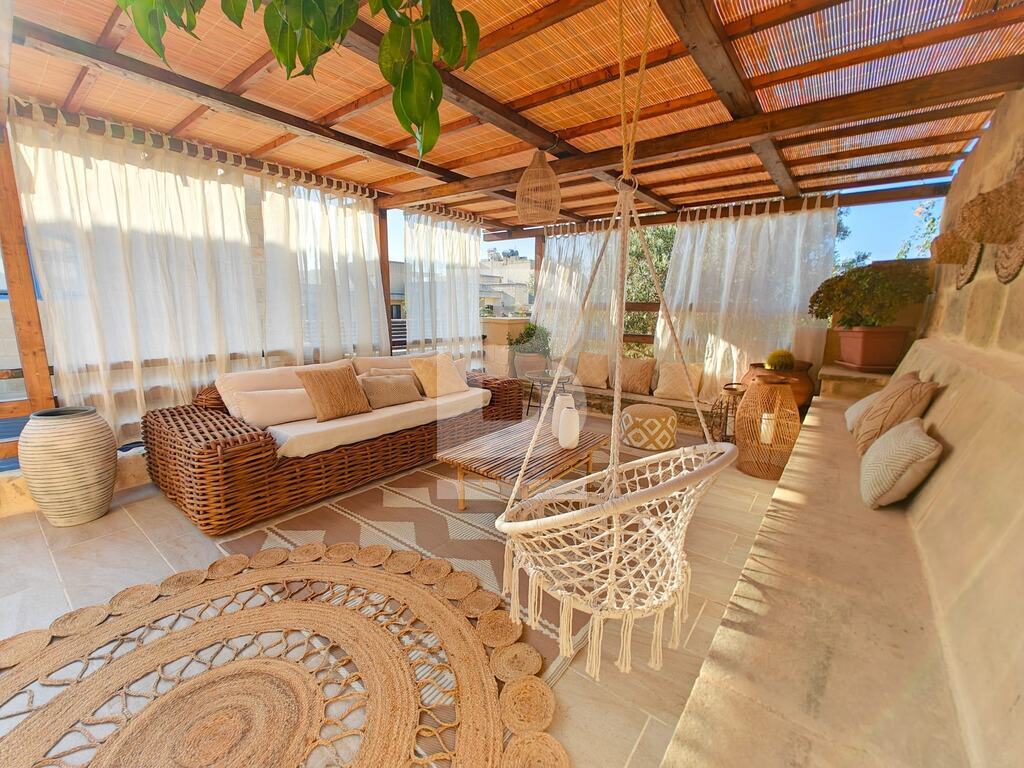 6 bed Houses of Character for Sale - Image 1