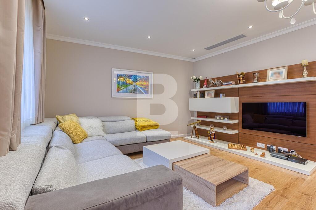 3 bed Apartment for Sale - Image 1