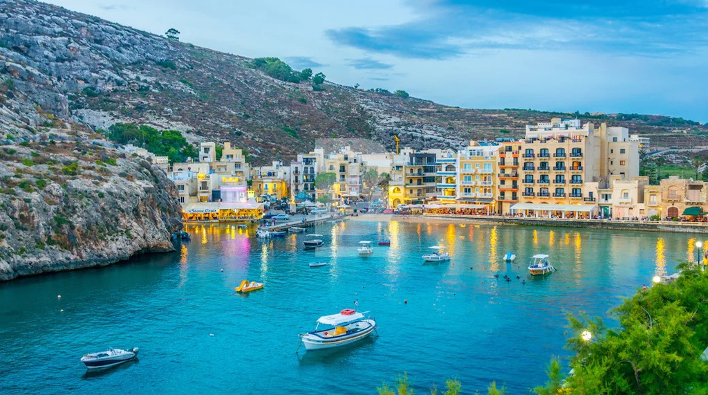 3 bed Apartment for Sale