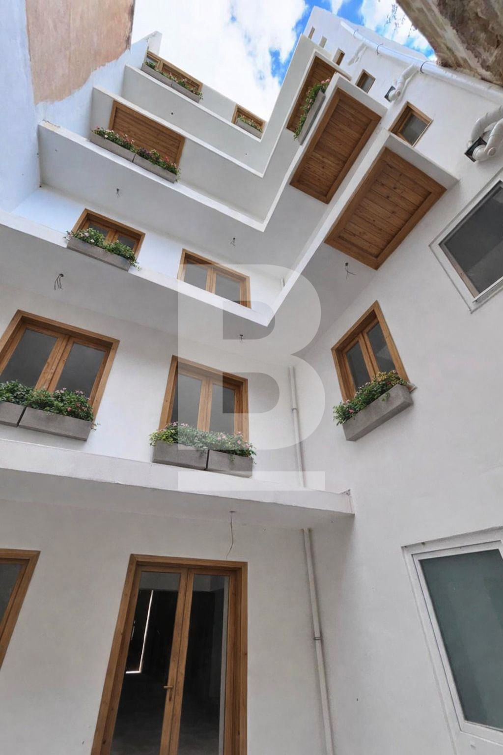 14 bed Accommodation for Sale - Image 1