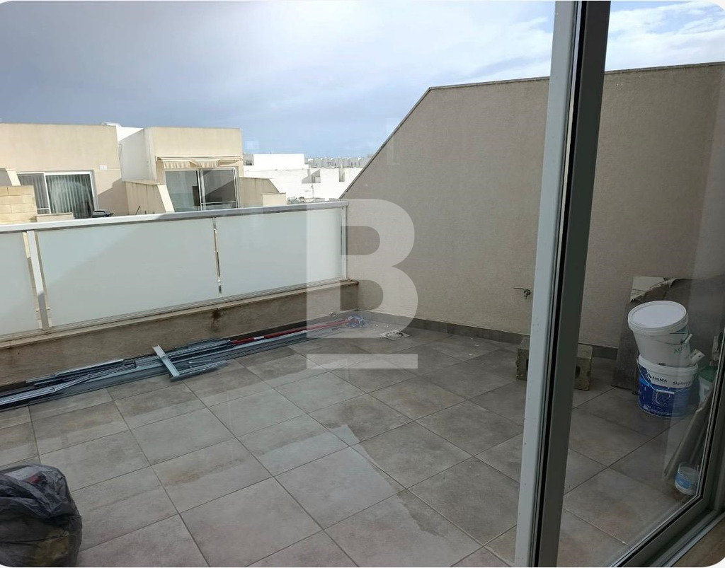 3 bed Penthouse for Sale - Image 1