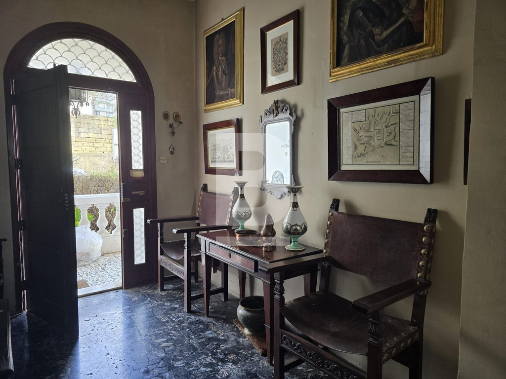 5 bed Villa for Sale - Image 1