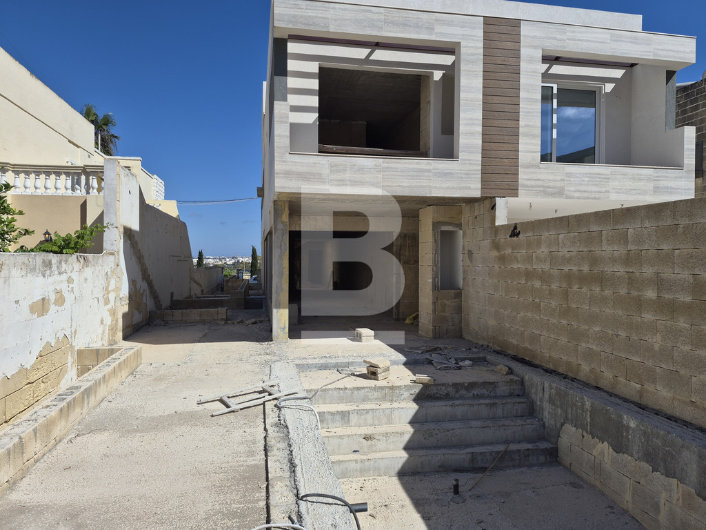 4 bed Villa for Sale - Image 1